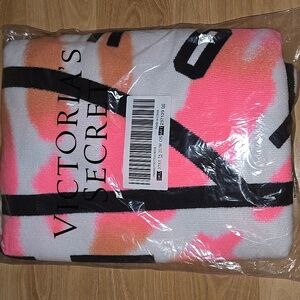 victoria secret pink circle towel
